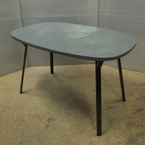 2-Table en béton sur mesure Gazzella design italien mobilier industriel Anna colore industriale 7 rue Paul Bert 75011