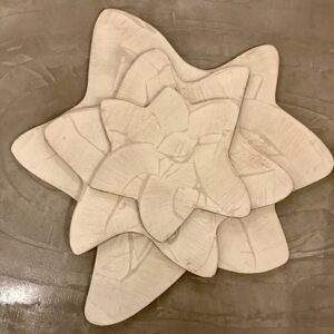 plateaux-etoile-beton-bois-art-de-la-table-design-italien-anna-farina-fabrication-artisanale-piece-unique-anna-colore-industriale