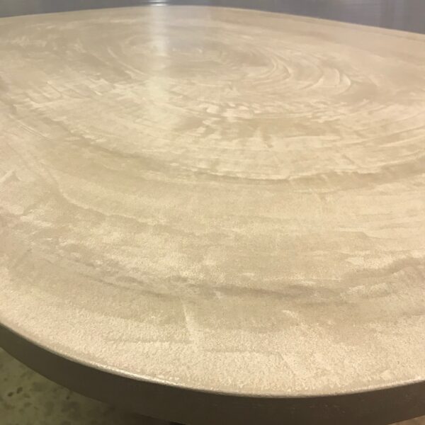 detail-table-sur-mesure-en-beton-ovale-couleur-sable