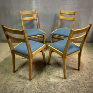 chaises-vintage-industriel-bistrot-renoves-retapisse-bois-boismiel-tissus-bleu-grise-quatre